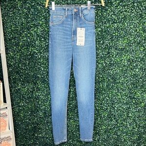 Women's Blue High-Waisted Jeans